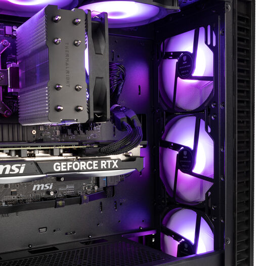 Illustrative Innenansicht des Gaming-PCs mit GeForce-RTX-Grafikkarte